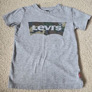 Levi's Kids Gray Tee with Green Camo Logo